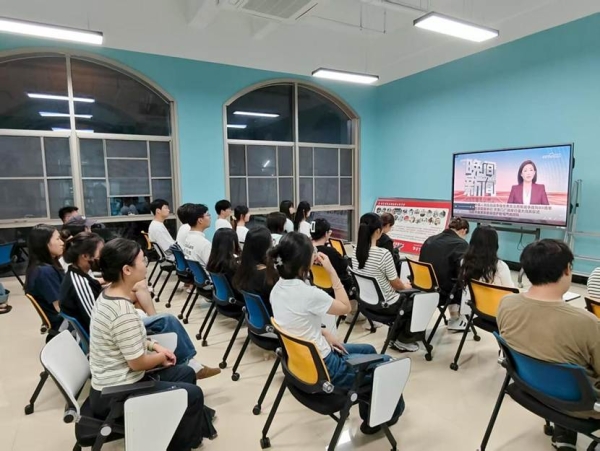 42f5db692a9304e308630e41448e8943